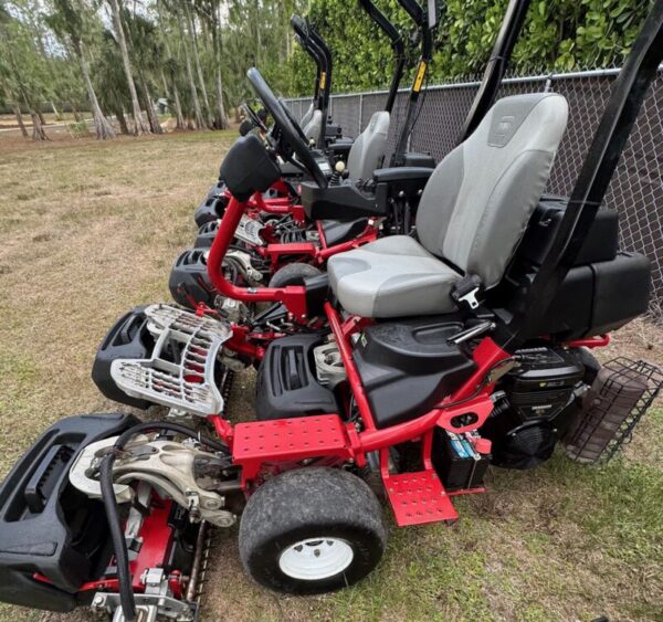 2021 Greensmaster TriFlex 3320 Hybrid Greens/Tees Mower - Image 2