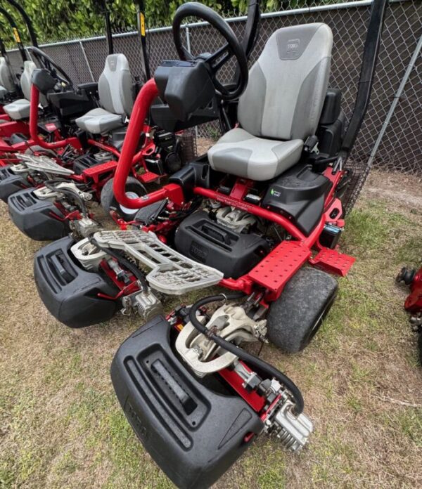 2021 Greensmaster TriFlex 3320 Hybrid Greens/Tees Mower - Image 3