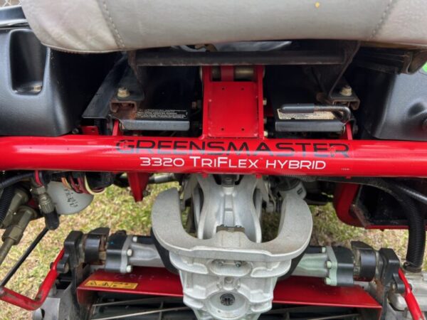 2021 Greensmaster TriFlex 3320 Hybrid Greens/Tees Mower - Image 6