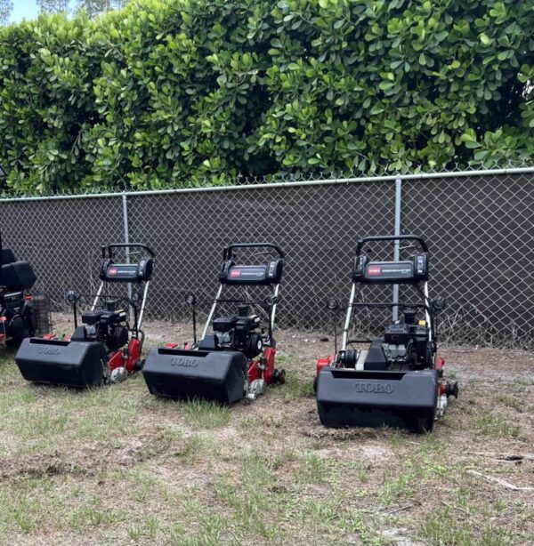 2014 Greensmaster 1000 Greens Walk Mower - Image 2