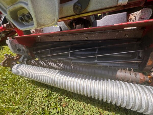 2016 Toro Greensmaster TriFlex 3300 Hydraulic Mower - Image 5